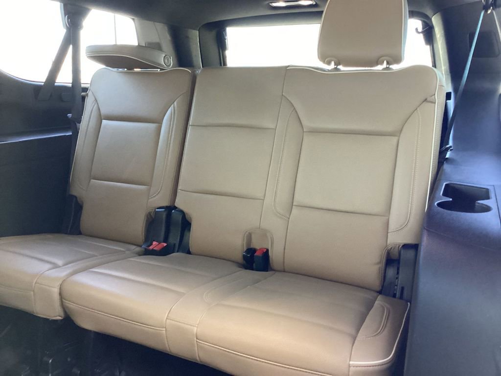 Used 2024 Chevrolet Suburban Premier RWD image 14