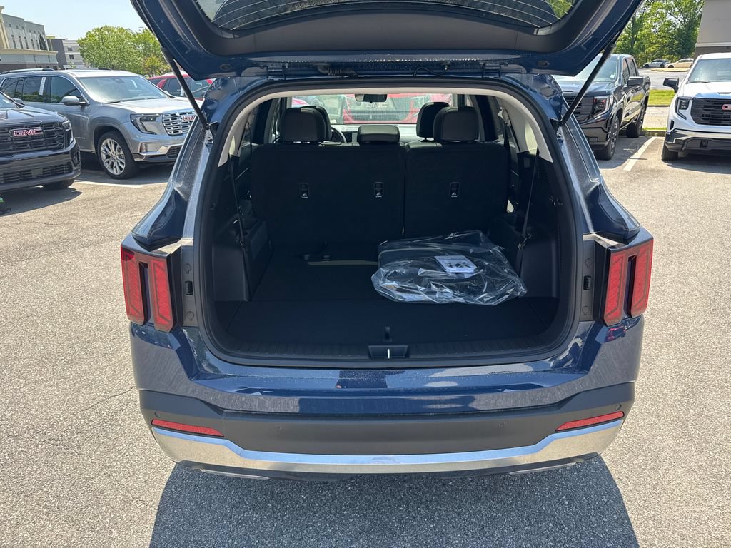 Certified 2025 Kia Sorento S w/ Panoramic Sunroof Package FWD image 18