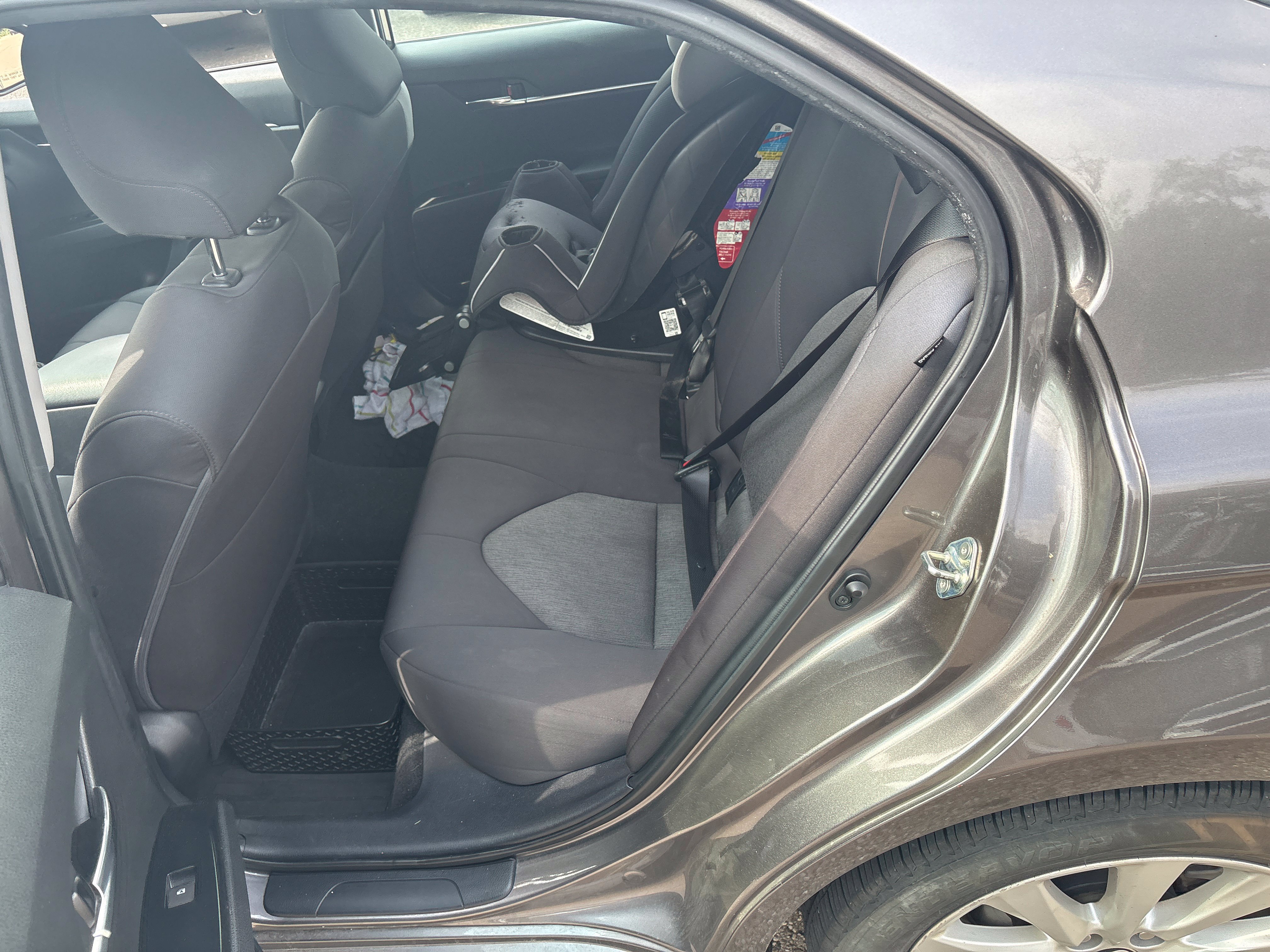 Used 2020 Toyota Camry LE FWD image 22