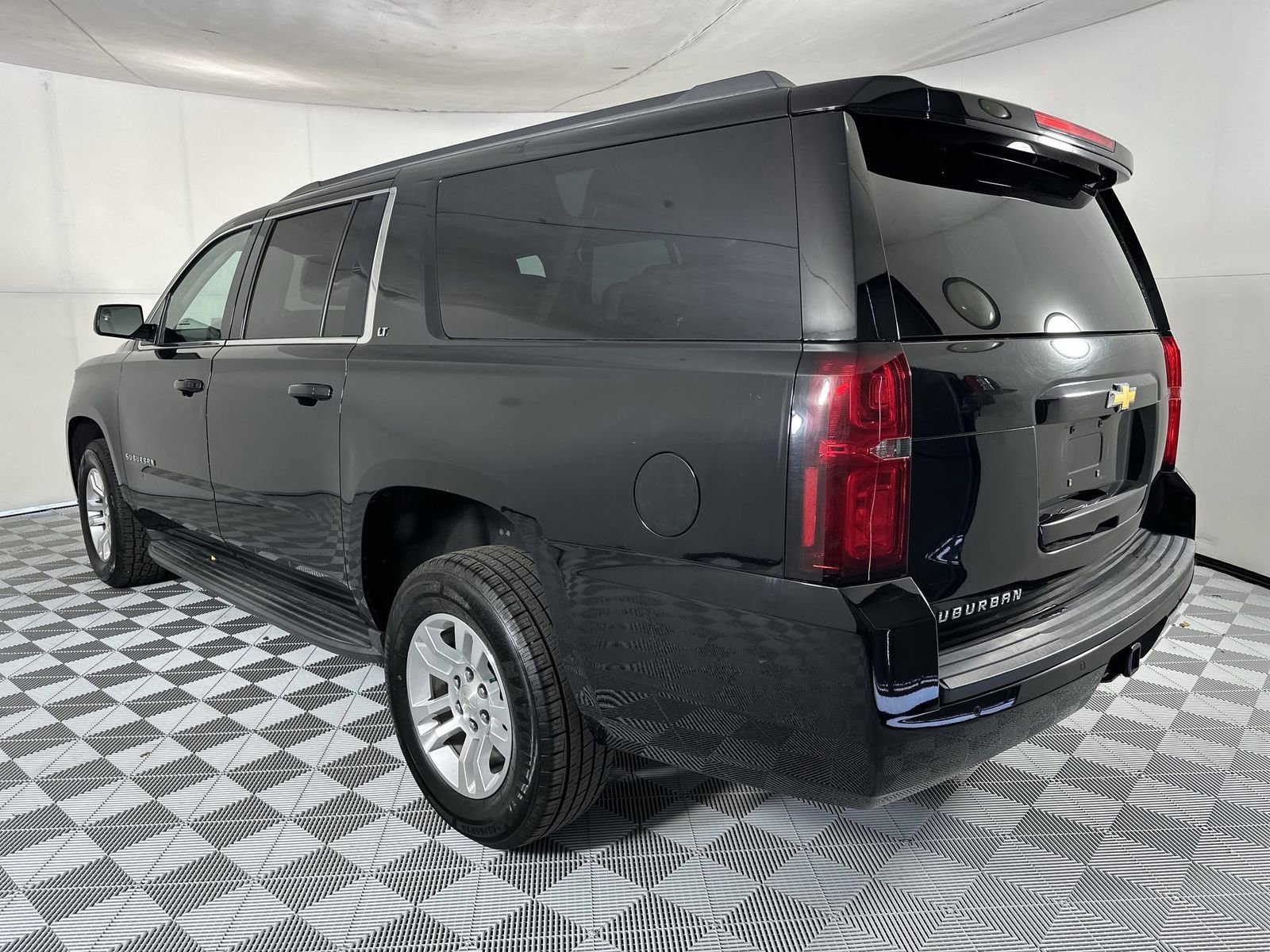 Used 2020 Chevrolet Suburban LT RWD image 6