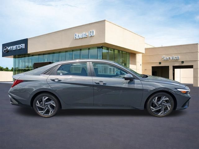 Used 2025 Hyundai Elantra SEL FWD image 3