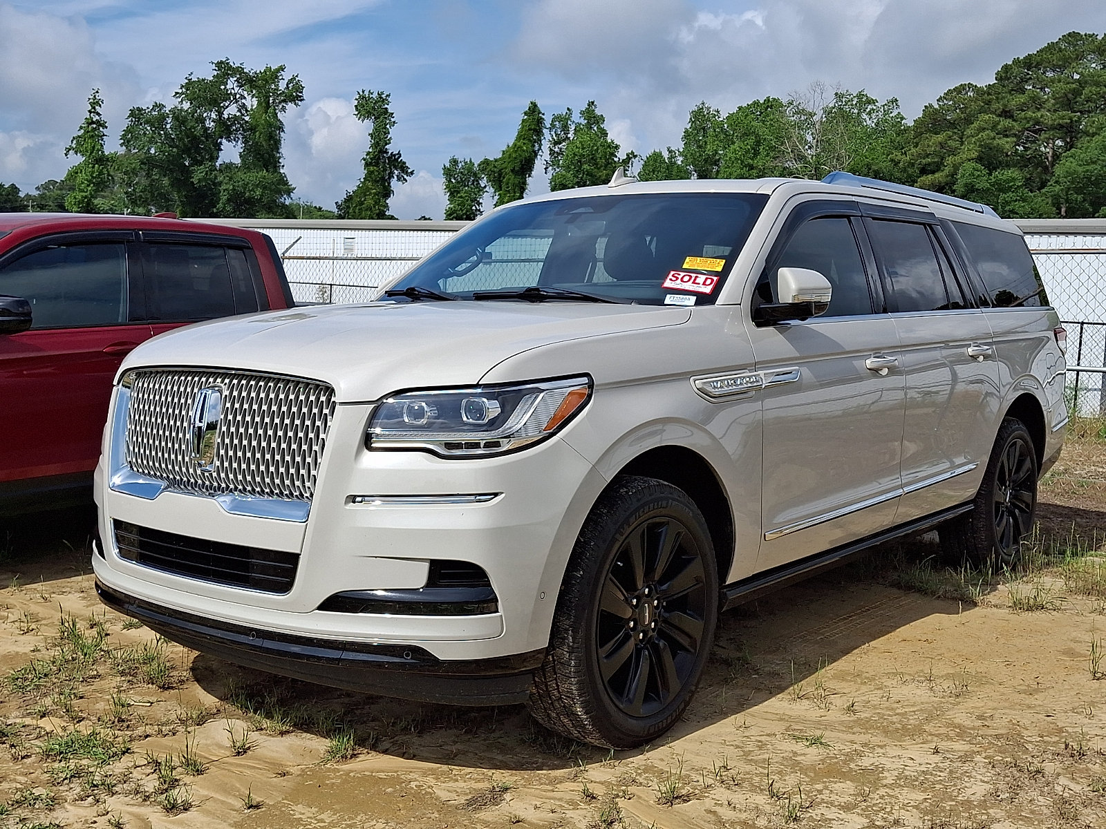 Used 2022 Lincoln Navigator L Reserve w/ Monochromatic Package RWD image 3
