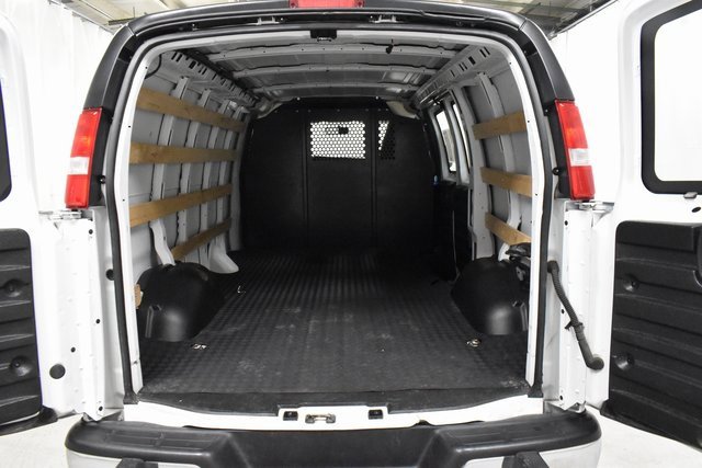 Used 2024 GMC Savana 2500 w/ Driver Convenience Package image 18
