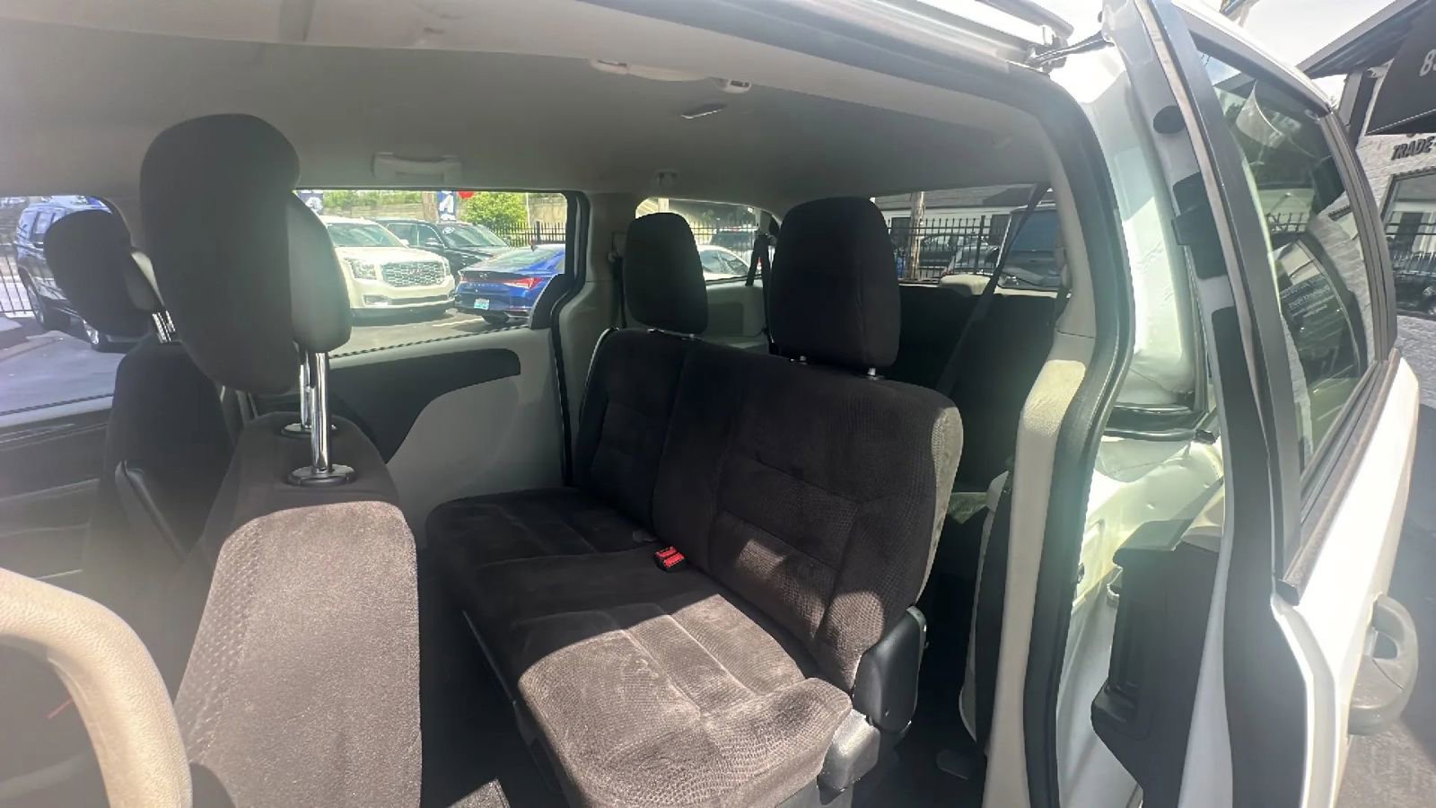 Used 2014 Dodge Grand Caravan American Value Package FWD image 26