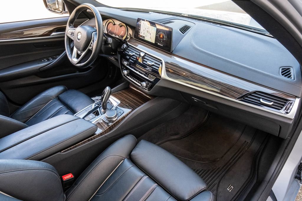 Used 2017 BMW 540i xDrive image 31
