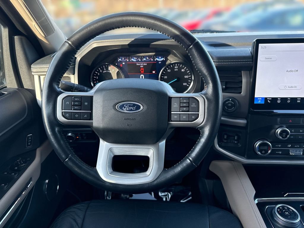 Used 2022 Ford Expedition XLT image 11