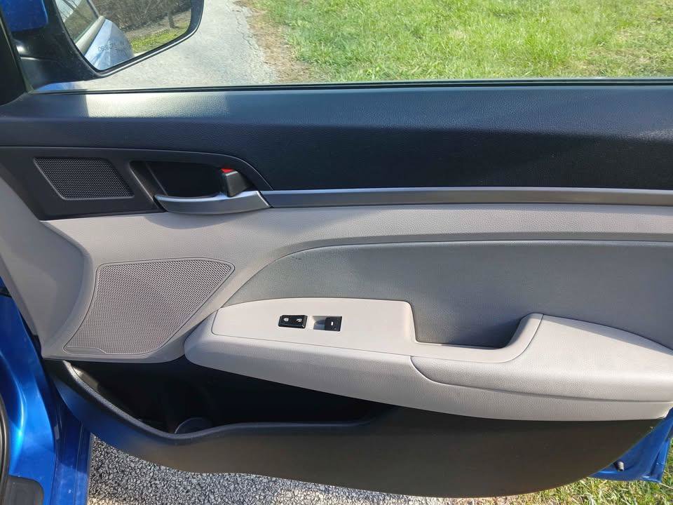 Used 2017 Hyundai Elantra SE FWD image 14