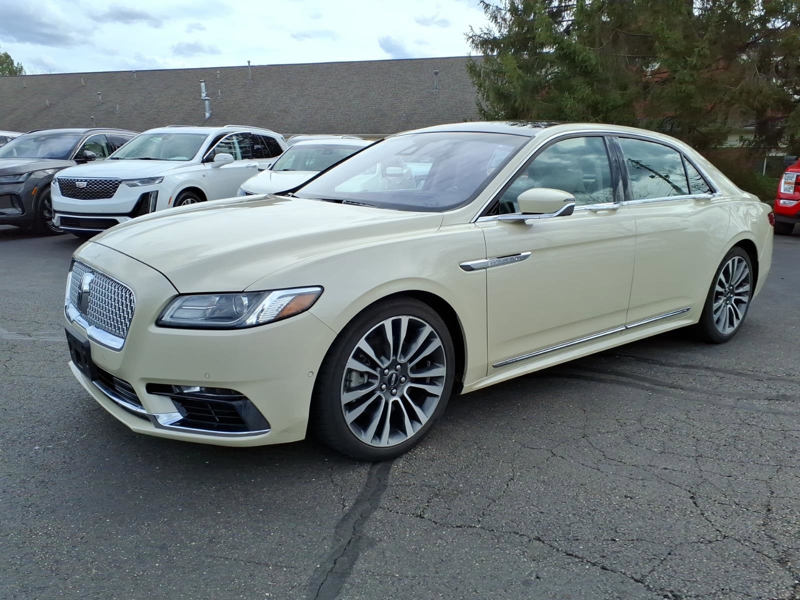 Used 2018 Lincoln Continental Reserve image 3