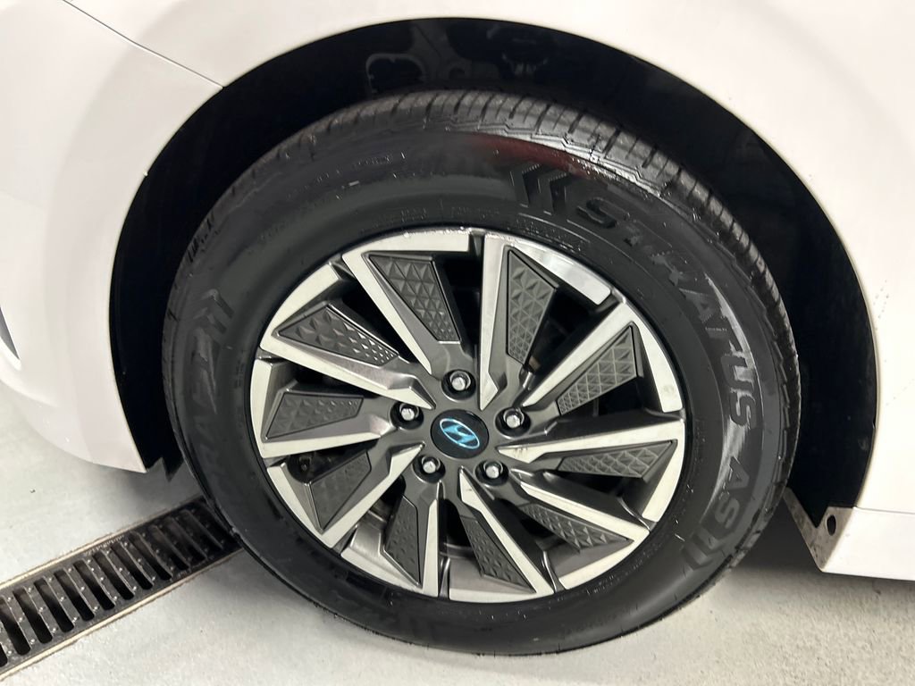 Used 2020 Hyundai Ioniq Limited image 9