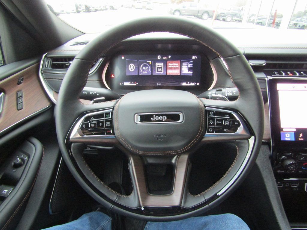 New 2025 Jeep Grand Cherokee L Summit w/ Obsidian Package image 30