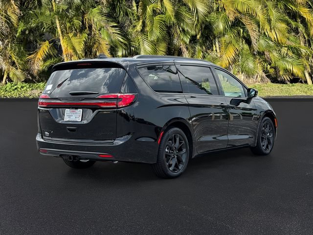 New 2027 Chrysler Pacifica Limited FWD image 5