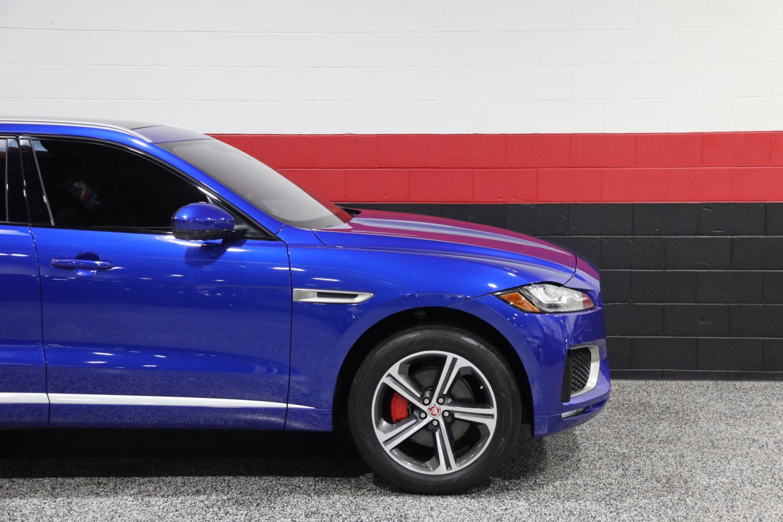 Used 2019 Jaguar F-PACE S image 6