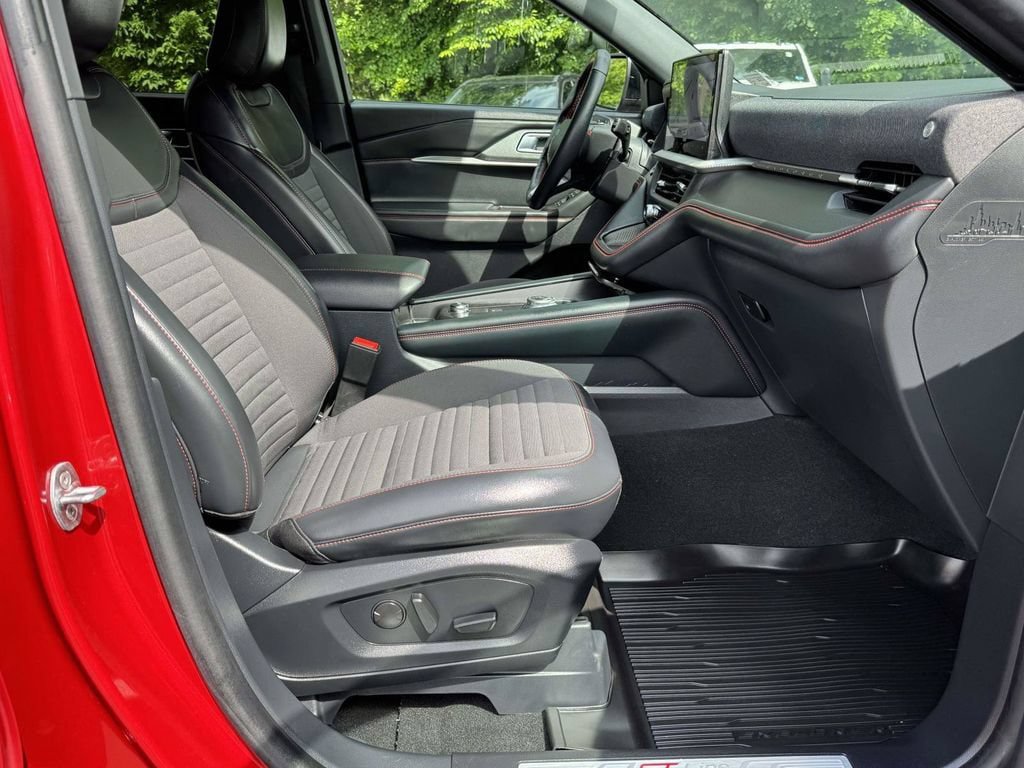 Used 2025 Ford Explorer ST-Line AWD/4WD image 14
