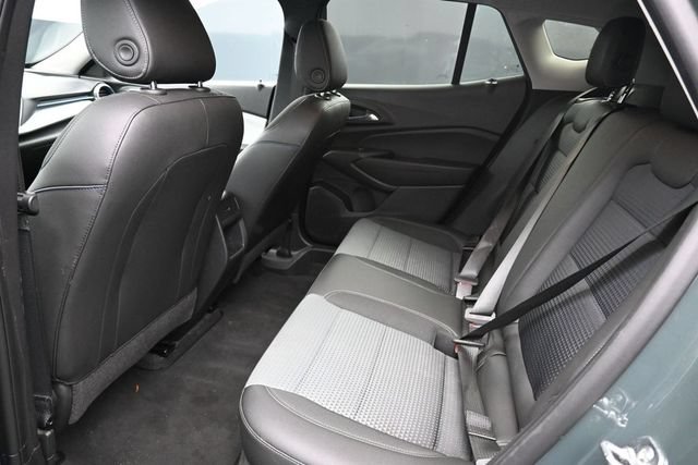 Used 2025 Chevrolet Trax LT w/ LT Convenience Package FWD image 14