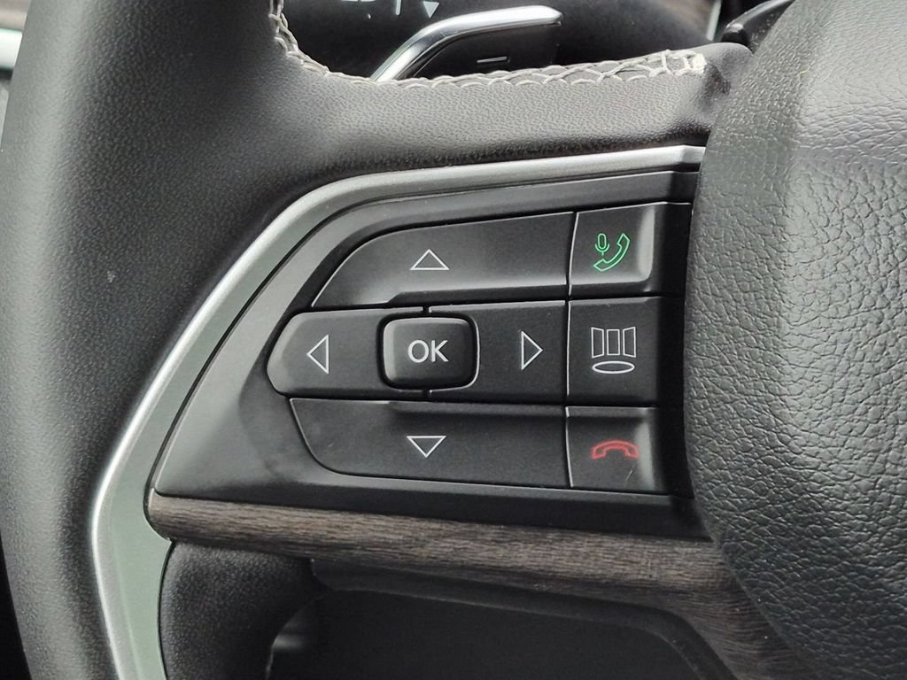 Used 2024 Jeep Grand Cherokee Limited w/ Luxury Tech Group II AWD/4WD image 17