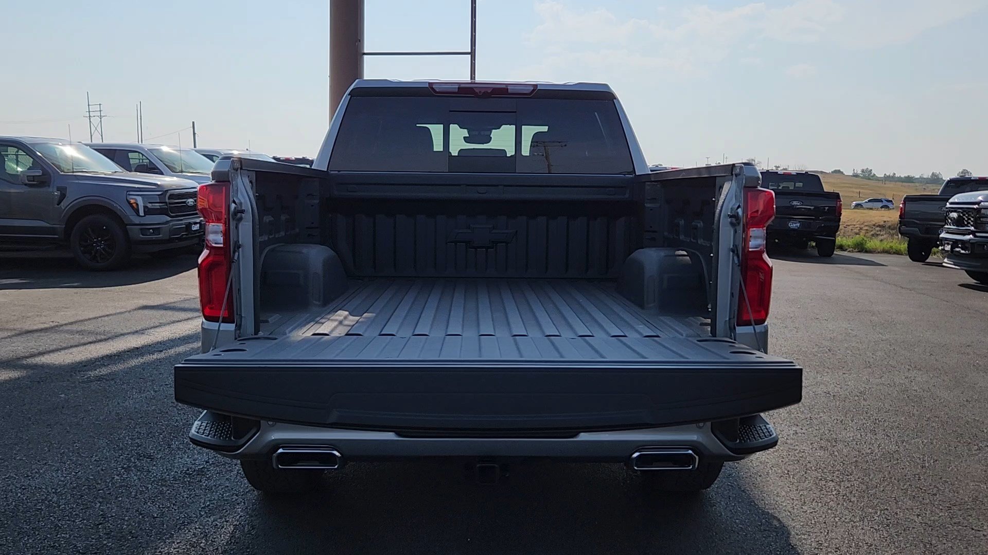 Used 2025 Chevrolet Silverado 1500 High Country w/ Technology Package AWD/4WD image 18