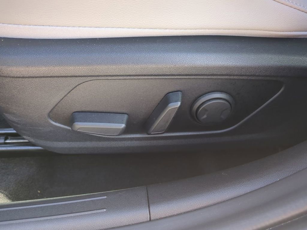 Certified 2024 Hyundai Elantra Limited FWD image 21