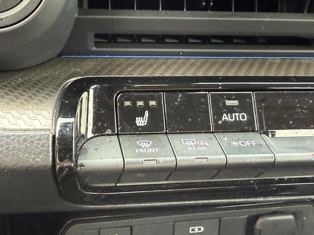 Used 2025 Toyota Prius XLE image 23