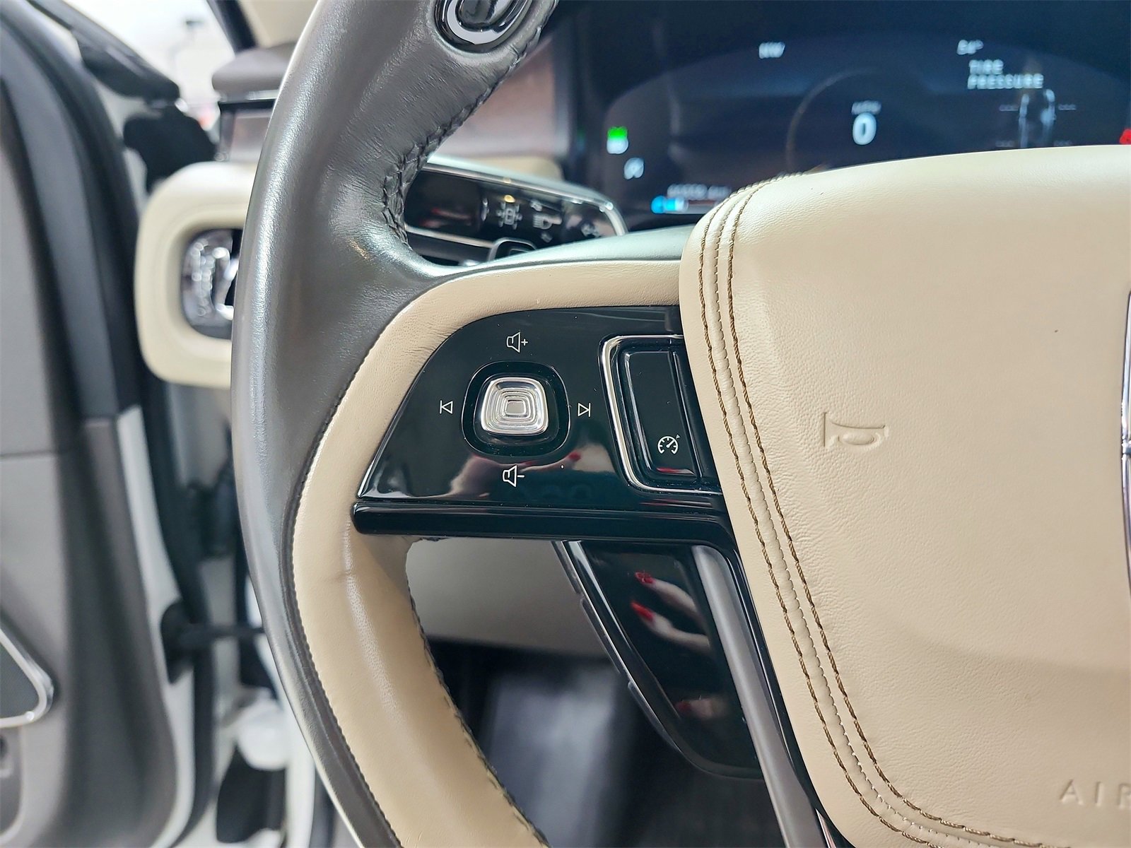 Used 2020 Lincoln Aviator Reserve image 23