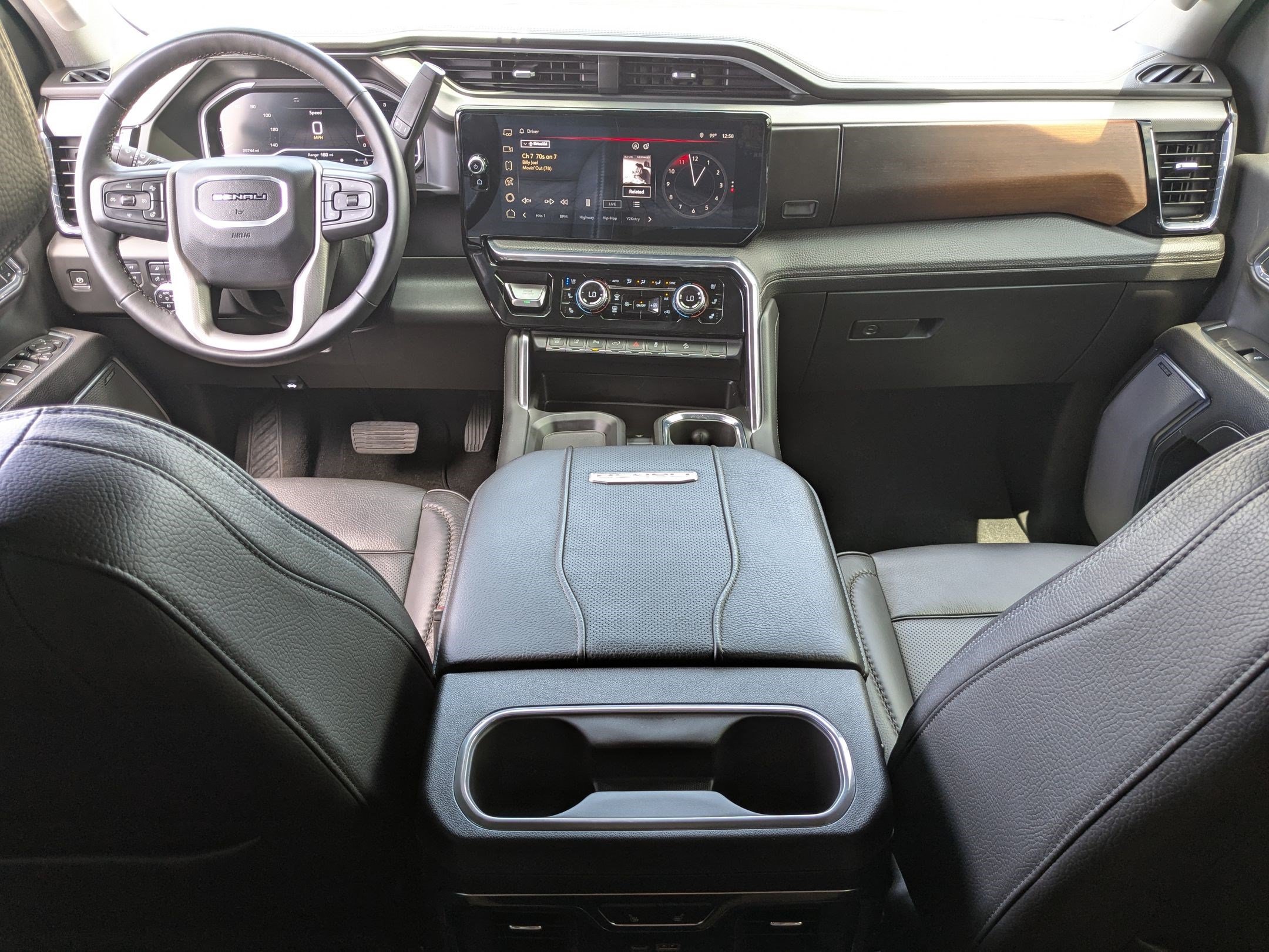 Used 2024 GMC Sierra 3500 Denali w/ Technology Package AWD/4WD image 32