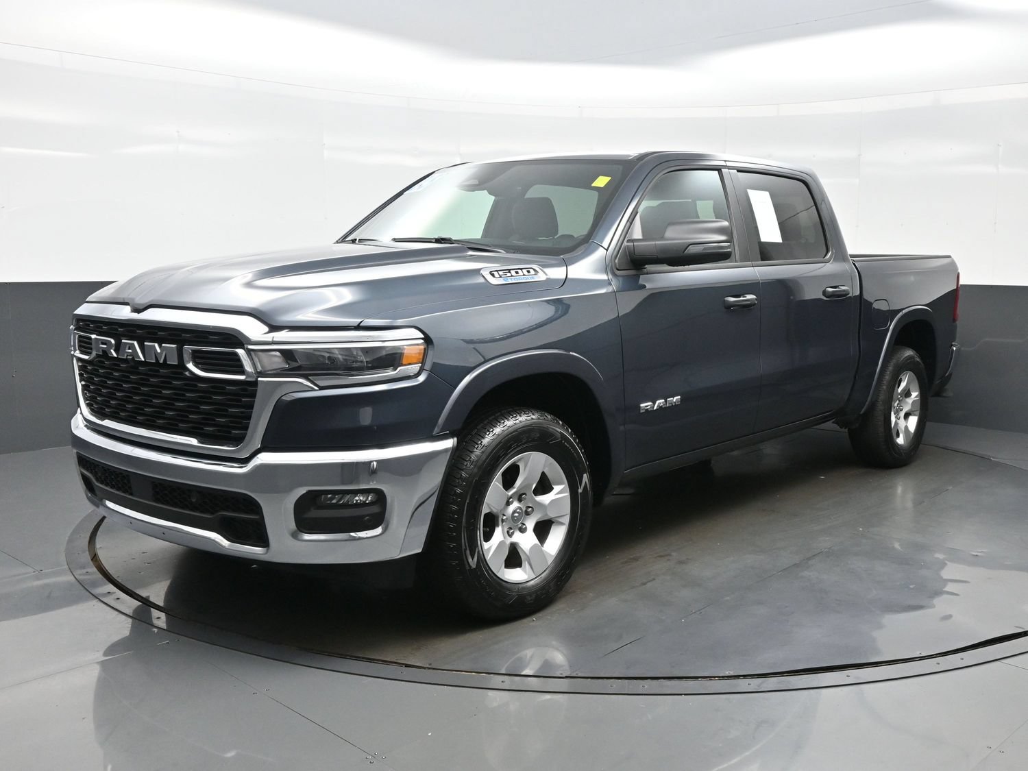 Used 2025 RAM 1500 Big Horn AWD/4WD image 2