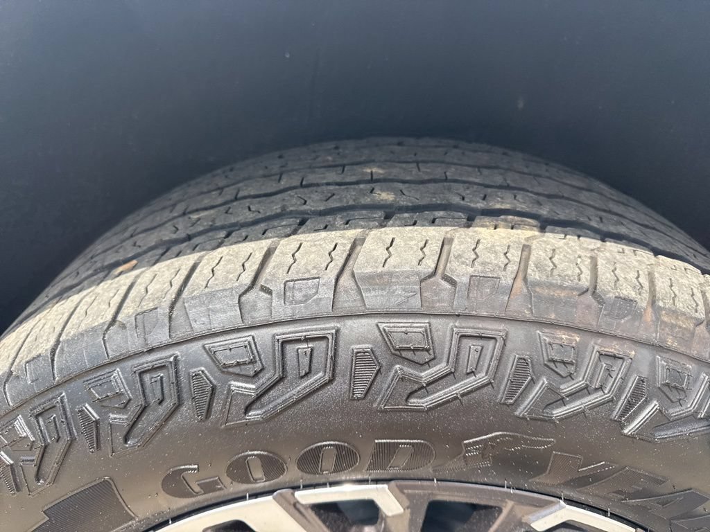 Used 2025 Chevrolet Suburban Z71 AWD/4WD image 37