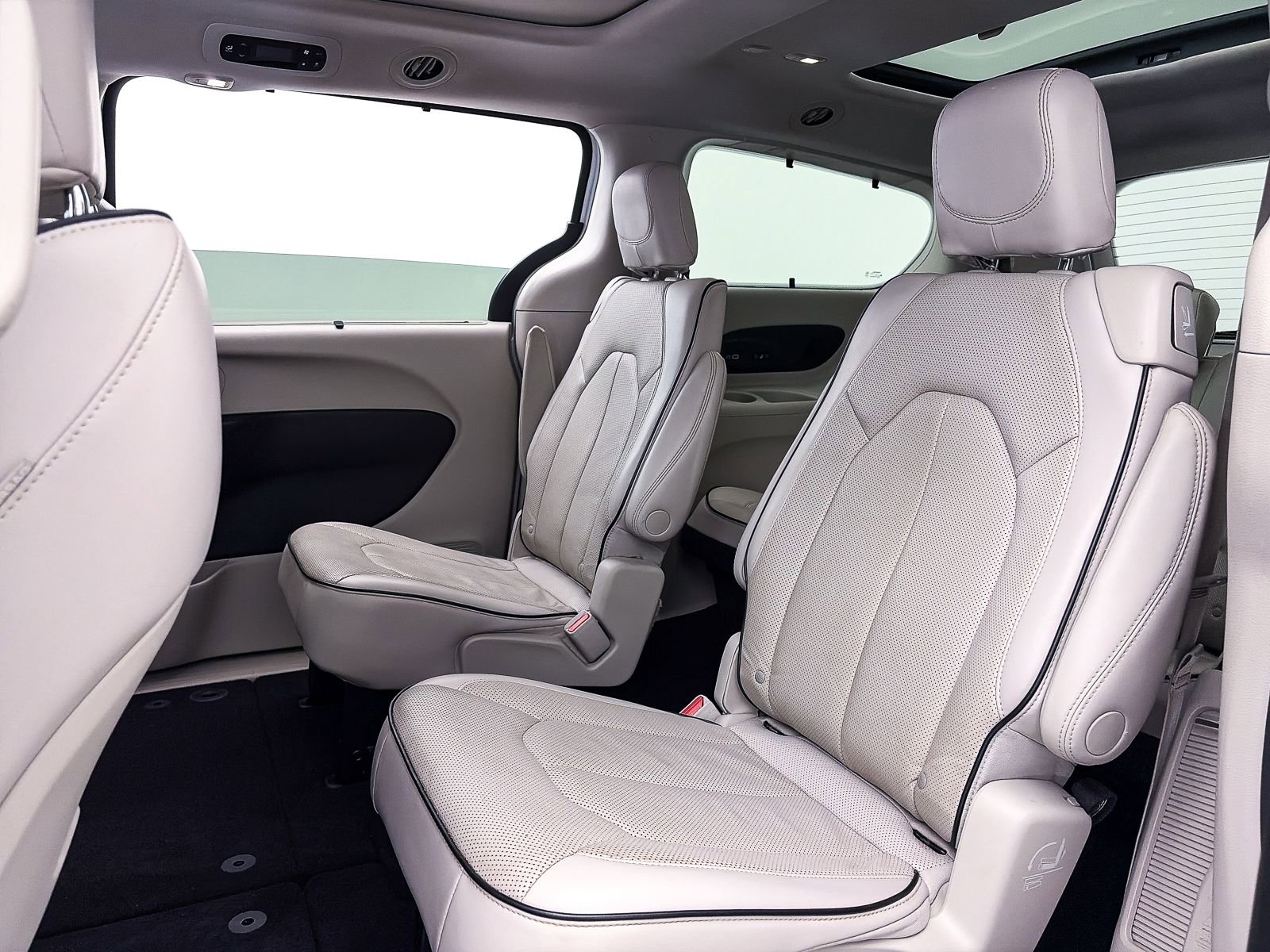 Used 2021 Chrysler Pacifica Limited w/ Premium & Safety Sphere Group image 38