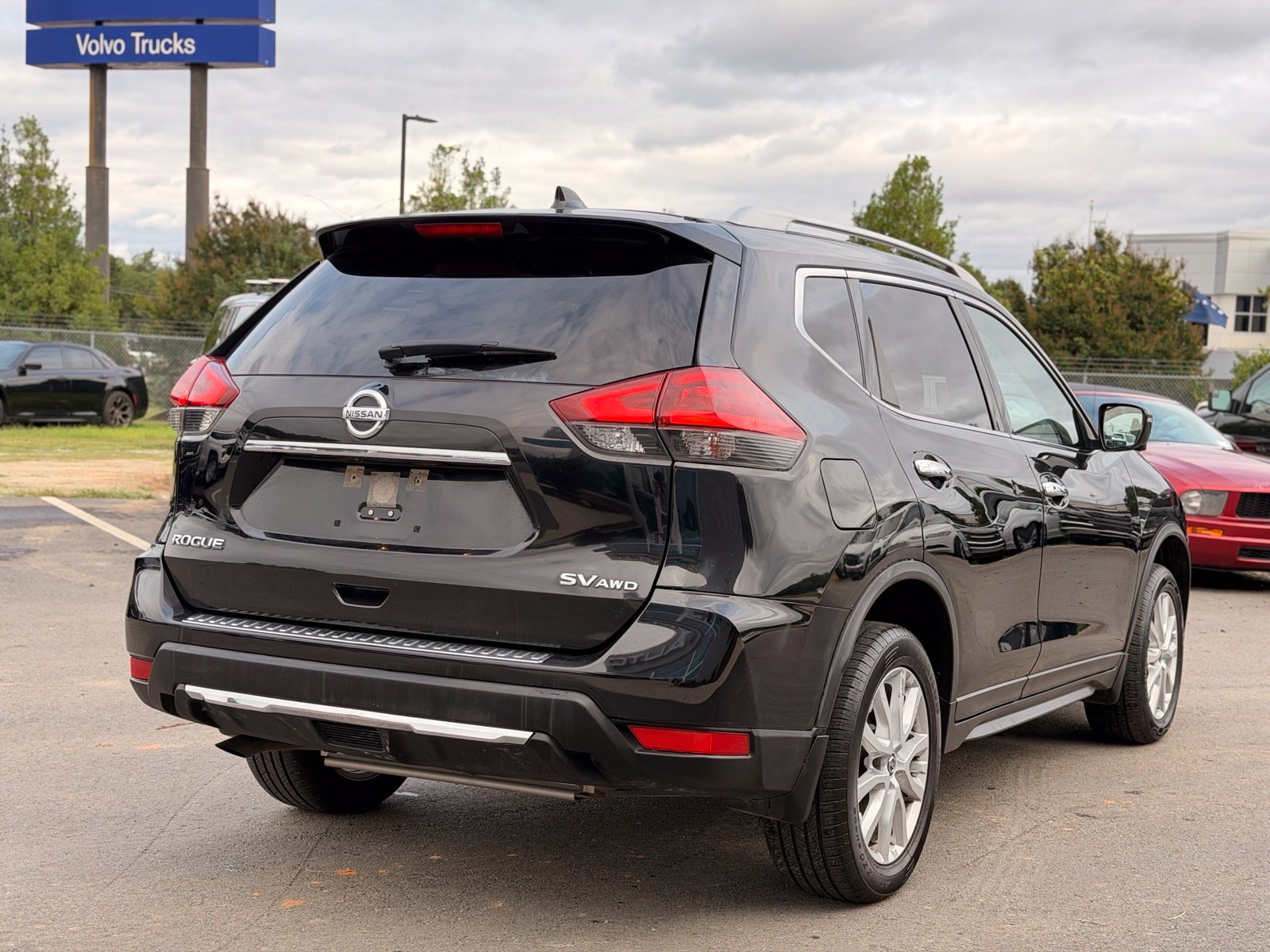 Used 2018 Nissan Rogue SV w/ Premium Package AWD/4WD image 8
