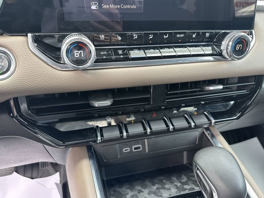 Used 2024 GMC Canyon Denali image 25