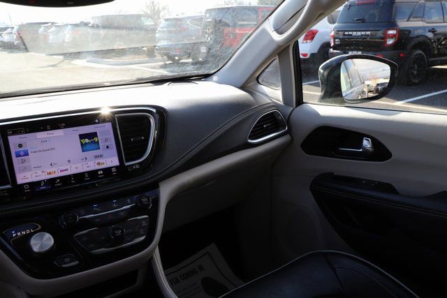 Used 2024 Chrysler Pacifica Limited image 29