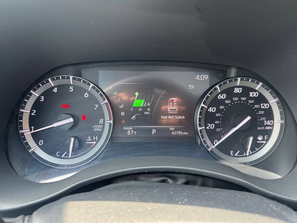Used 2020 Toyota Highlander XLE AWD/4WD image 22