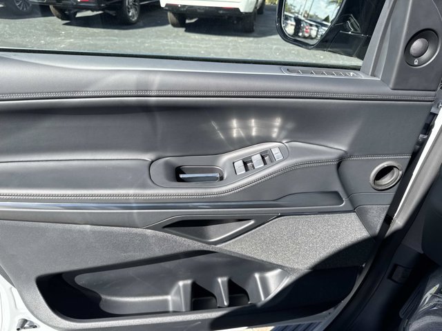 New 2026 Lincoln Navigator L Reserve AWD/4WD image 9