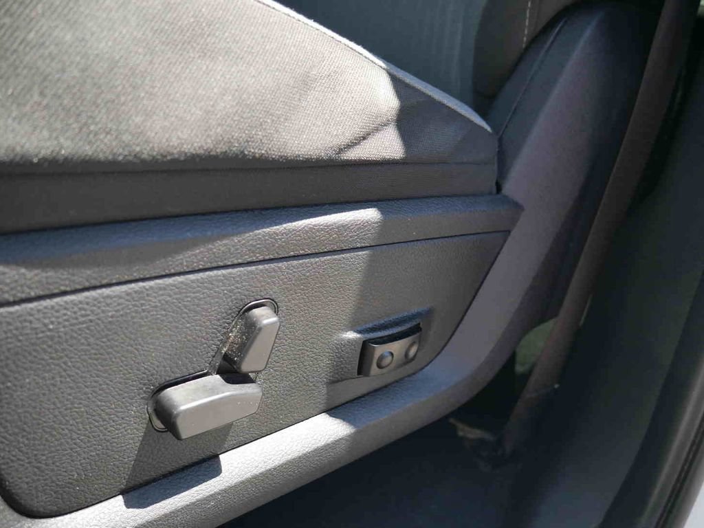 Used 2023 RAM 1500 Classic SLT AWD/4WD image 29