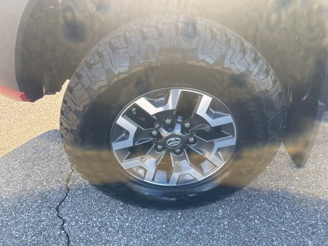 Used 2019 Toyota Tacoma TRD Off-Road image 11