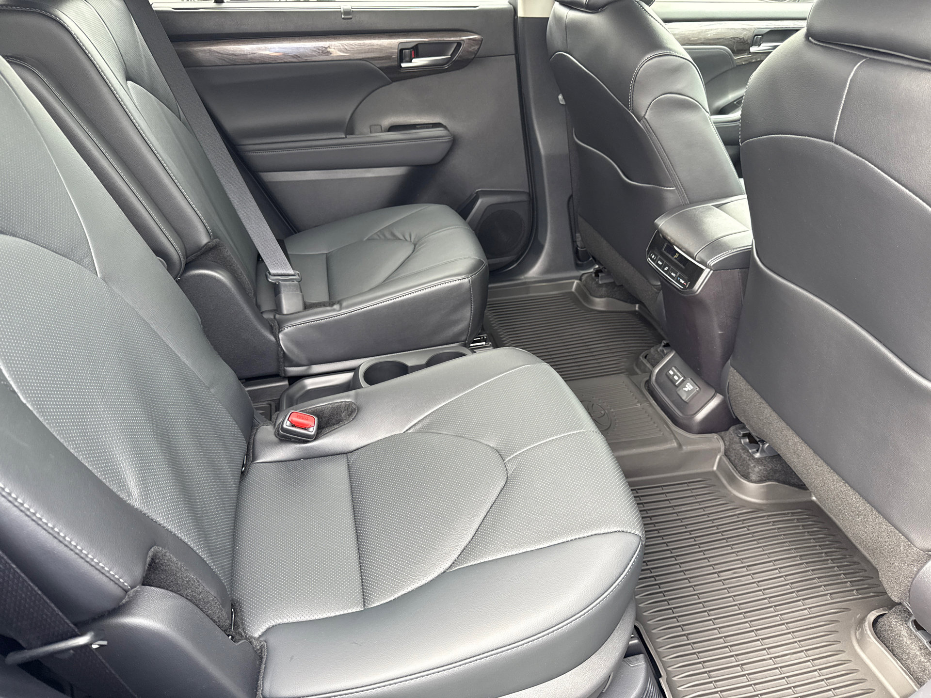 Certified 2026 Toyota Highlander Limited AWD/4WD image 19