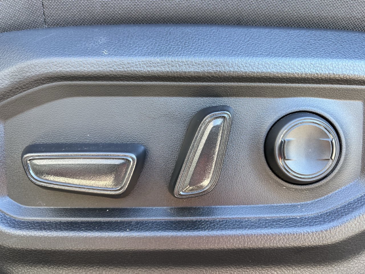 Used 2026 Toyota Tundra SR5 w/ SR5 Convenience Package AWD/4WD image 23