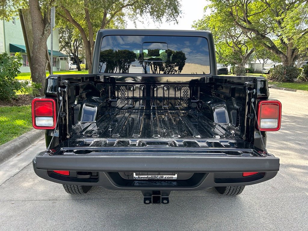 Certified 2025 Jeep Gladiator Sport AWD/4WD image 38
