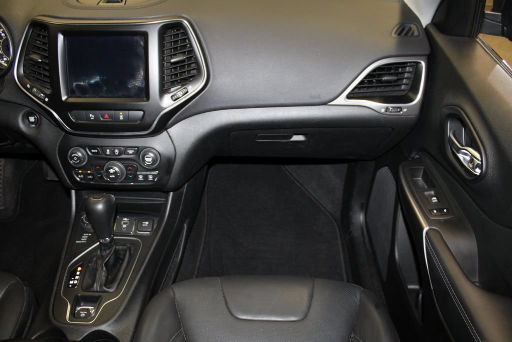 Certified 2021 Jeep Cherokee Latitude Lux w/ Sun & Sound Group AWD/4WD image 32