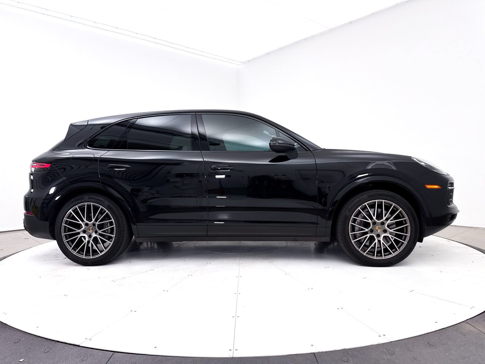Used 2023 Porsche Cayenne Platinum Edition AWD/4WD image 1