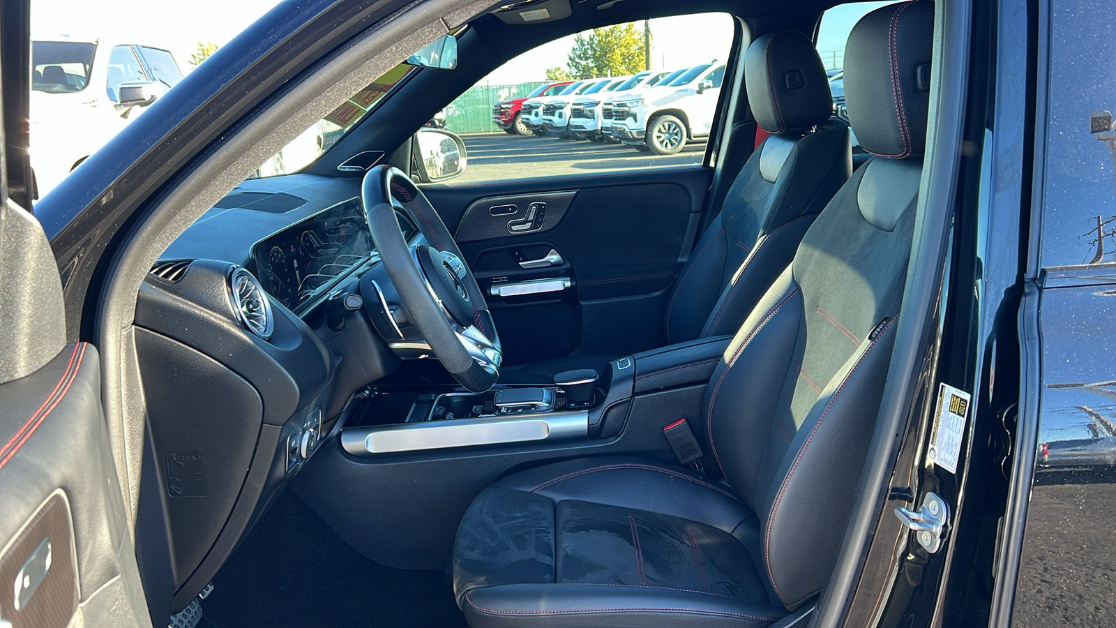 Used 2023 Mercedes-Benz GLB 35 AMG 4MATIC image 31