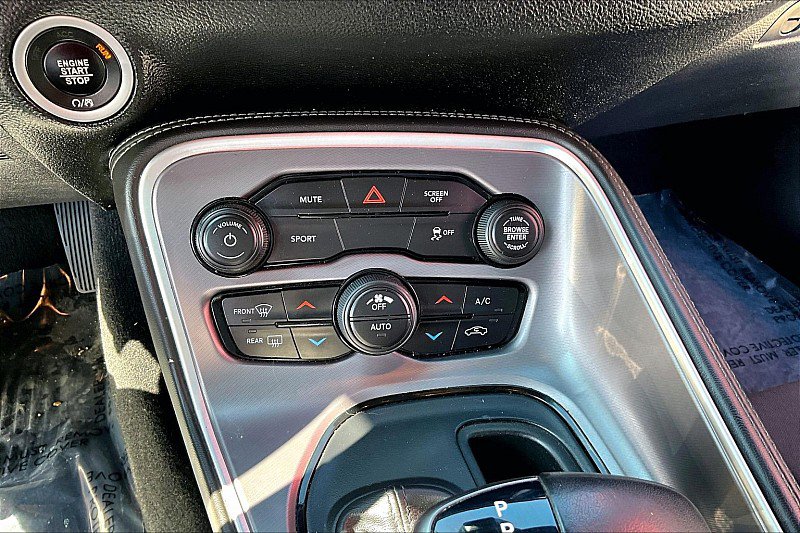 Used 2019 Dodge Challenger SXT image 15