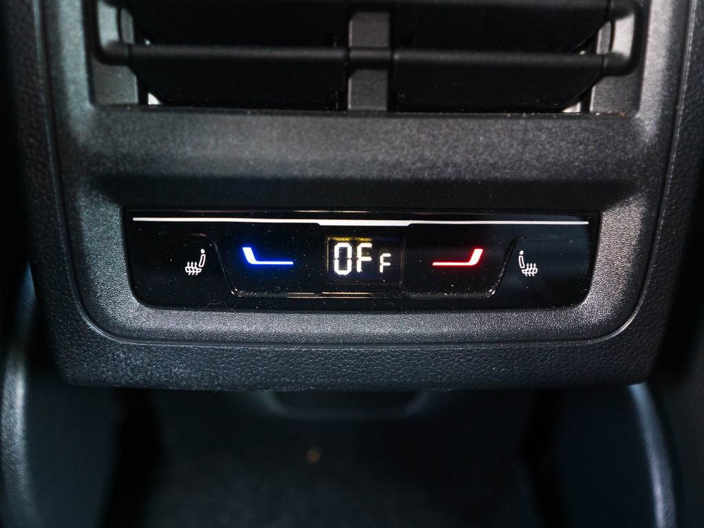 Used 2022 Volkswagen Golf R image 39