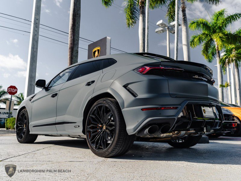 Used 2025 Lamborghini Urus SE image 3