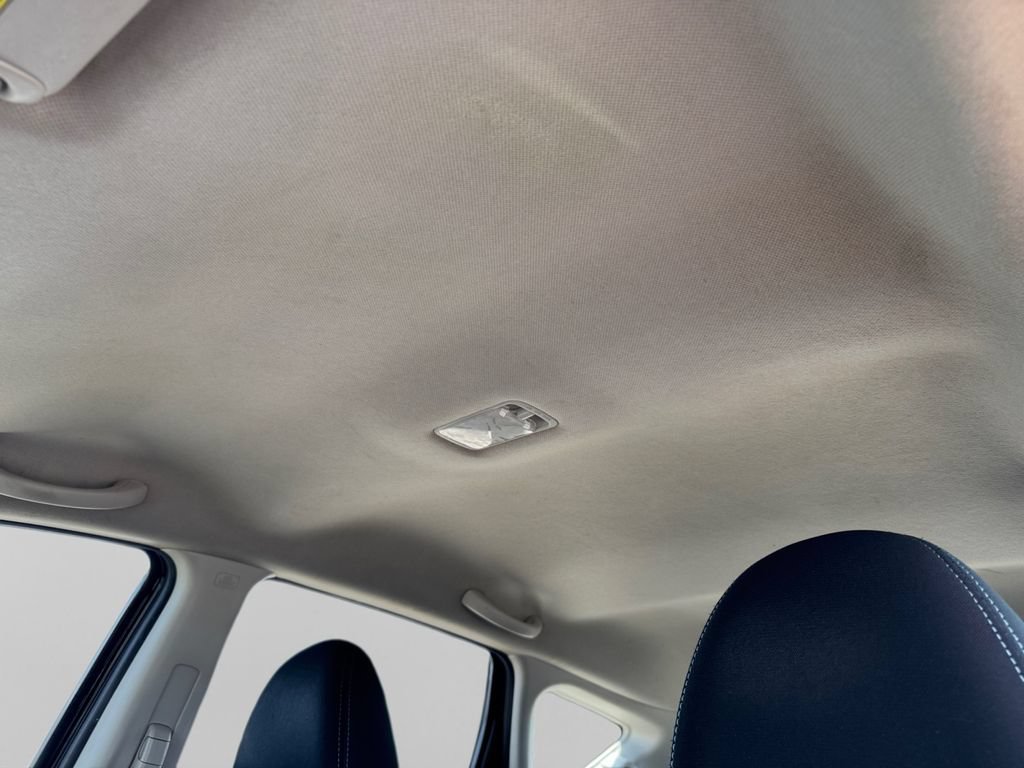 Used 2016 Nissan Versa Note SV FWD image 19