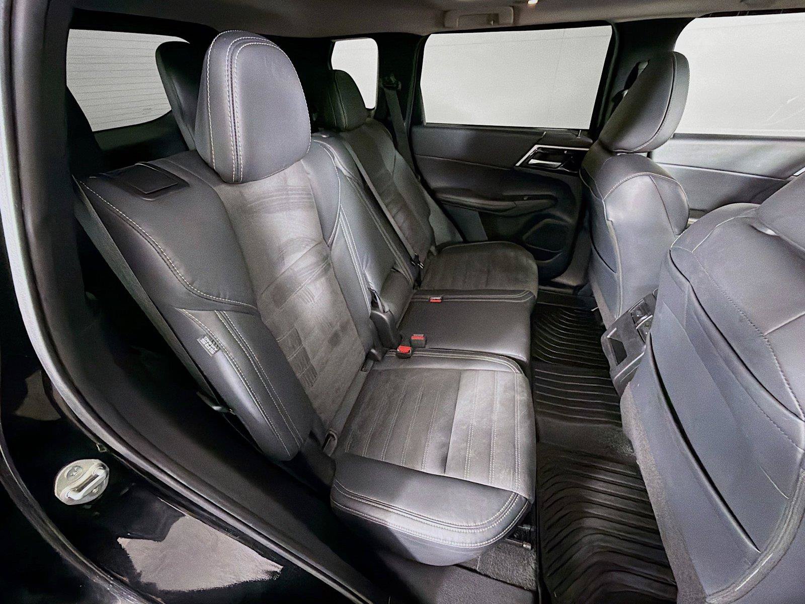 Used 2023 Mitsubishi Outlander SE AWD/4WD image 30