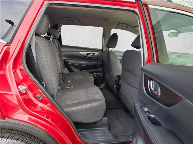 Used 2016 Nissan Rogue SV image 11