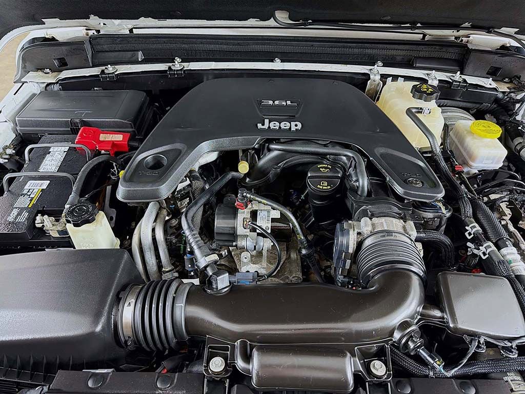 Used 2021 Jeep Wrangler Unlimited Sahara w/ Uconnect 4C Nav & Sound Group image 16