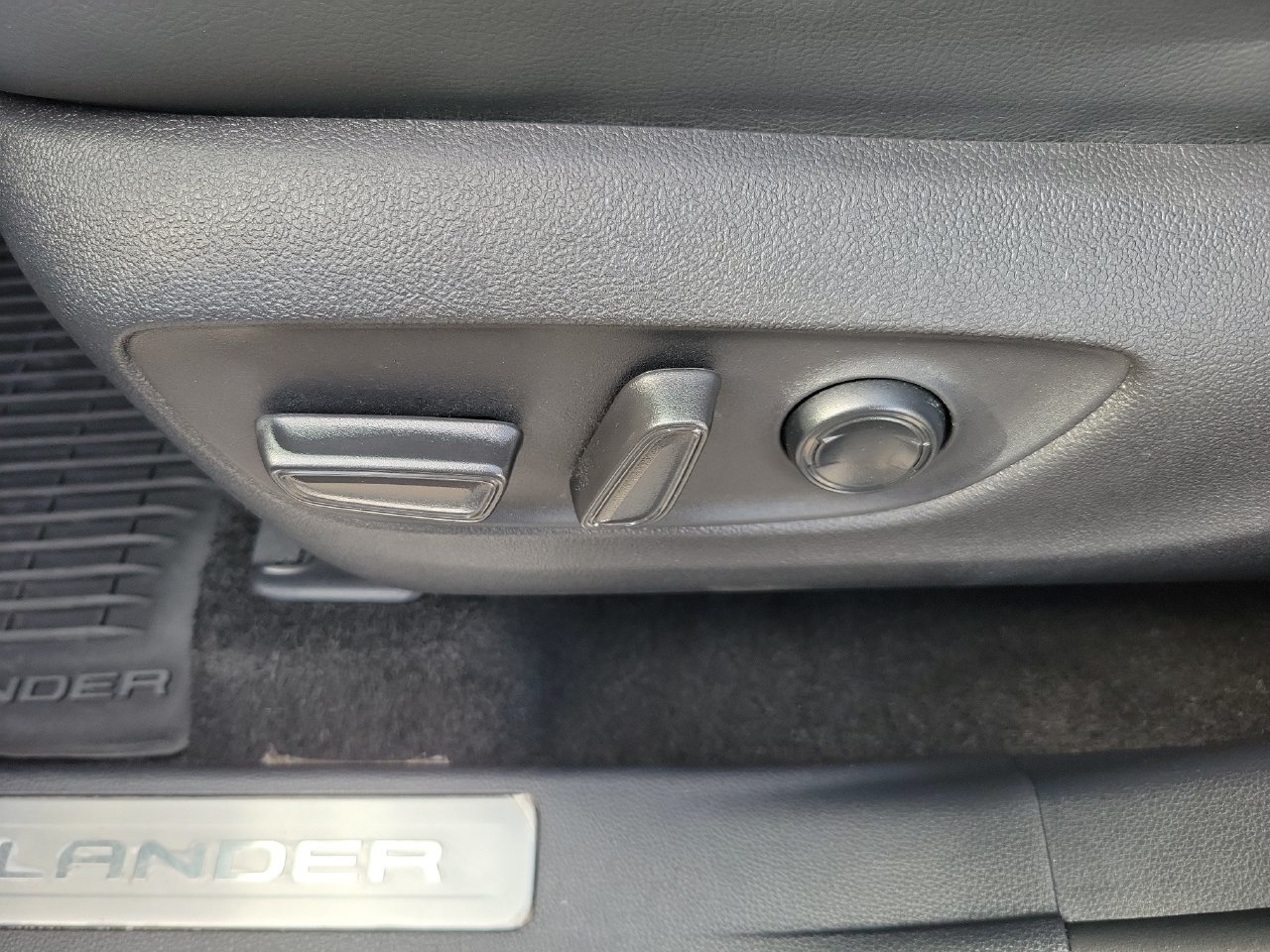 Used 2026 Toyota Highlander Limited AWD/4WD image 18