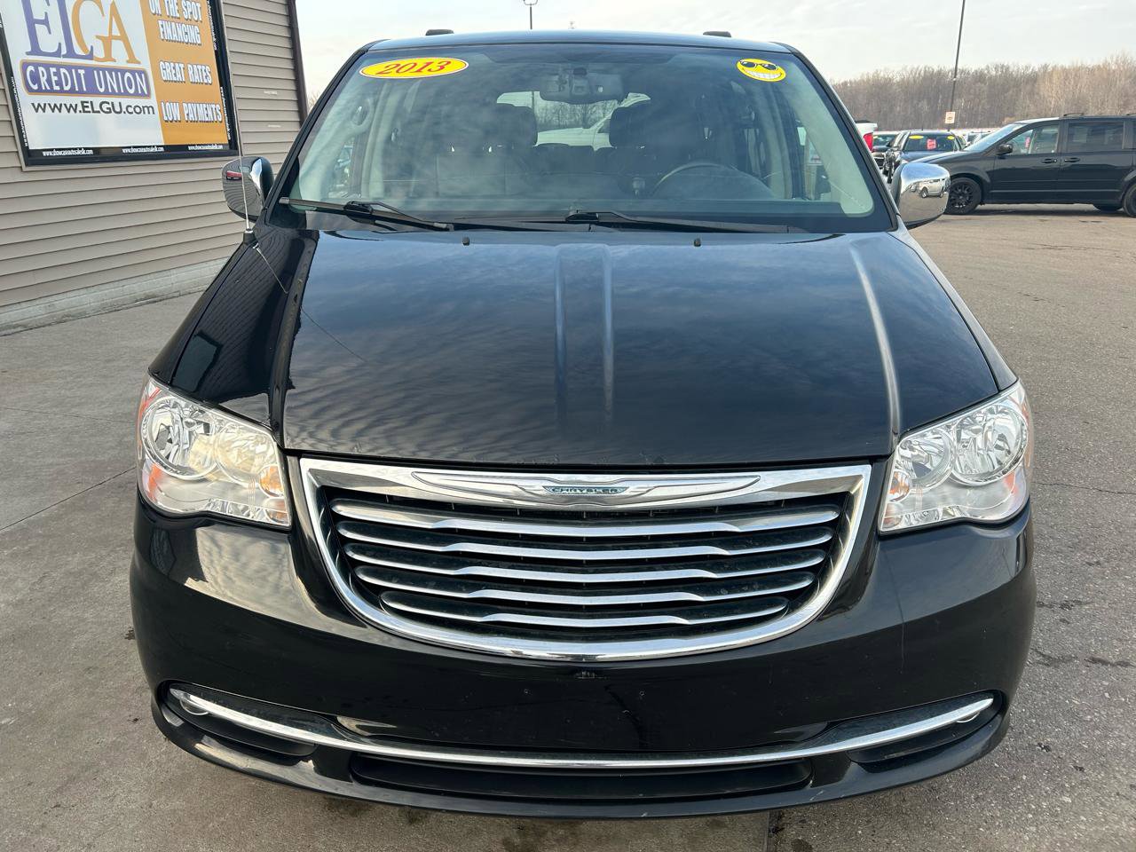Used 2013 Chrysler Town & Country Touring-L w/ Driver Convenience Group image 2