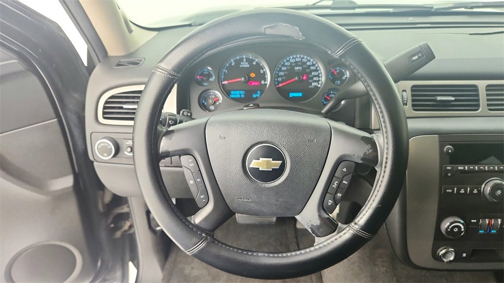 Used 2009 Chevrolet Suburban LS image 18